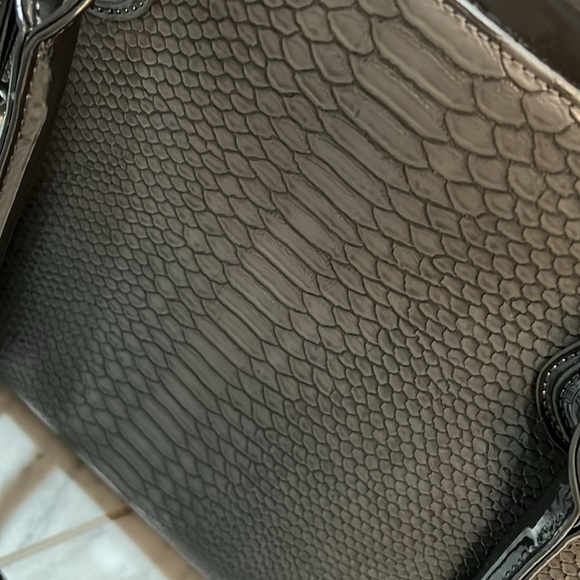 17” Laptop Tote in gray vegan snakeskin & patent leather - Picture 3 of 3